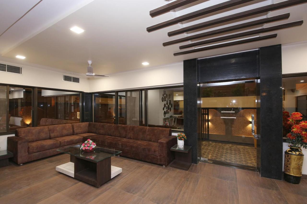 Capital O 36691 Hotel Aashirwad Inn Jabalpur Eksteriør billede
